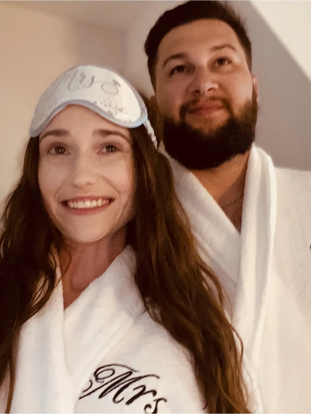 Luxury Embroidered 'Mrs.' White Bath Robe - Classic Monogram